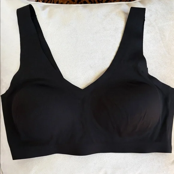 Elegant Black Seamless Bra - Picture 5 of 7